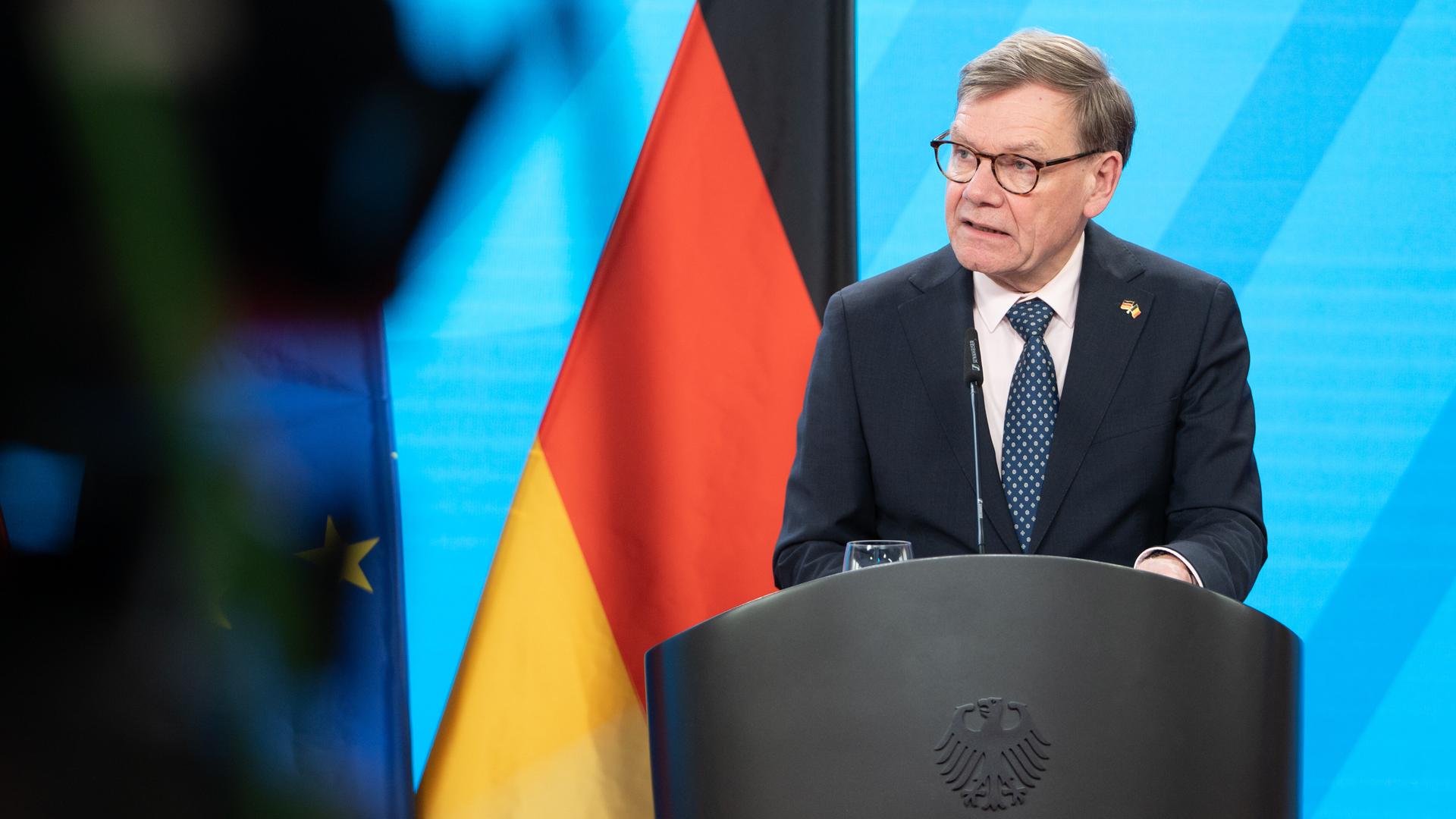 Searching for Wadephul Reisewarnung: A Contextual Analysis